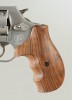 S&W J-Rahmen round butt, glatt mit Fingerrillen, rundem Rücken, Maserholz für Waffen mit im Rahmen integriertem Schlagb.