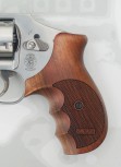 S&W J-Rahmen round butt, Rhomlas, mit Fingerrillen und hochgezogenem Rücken